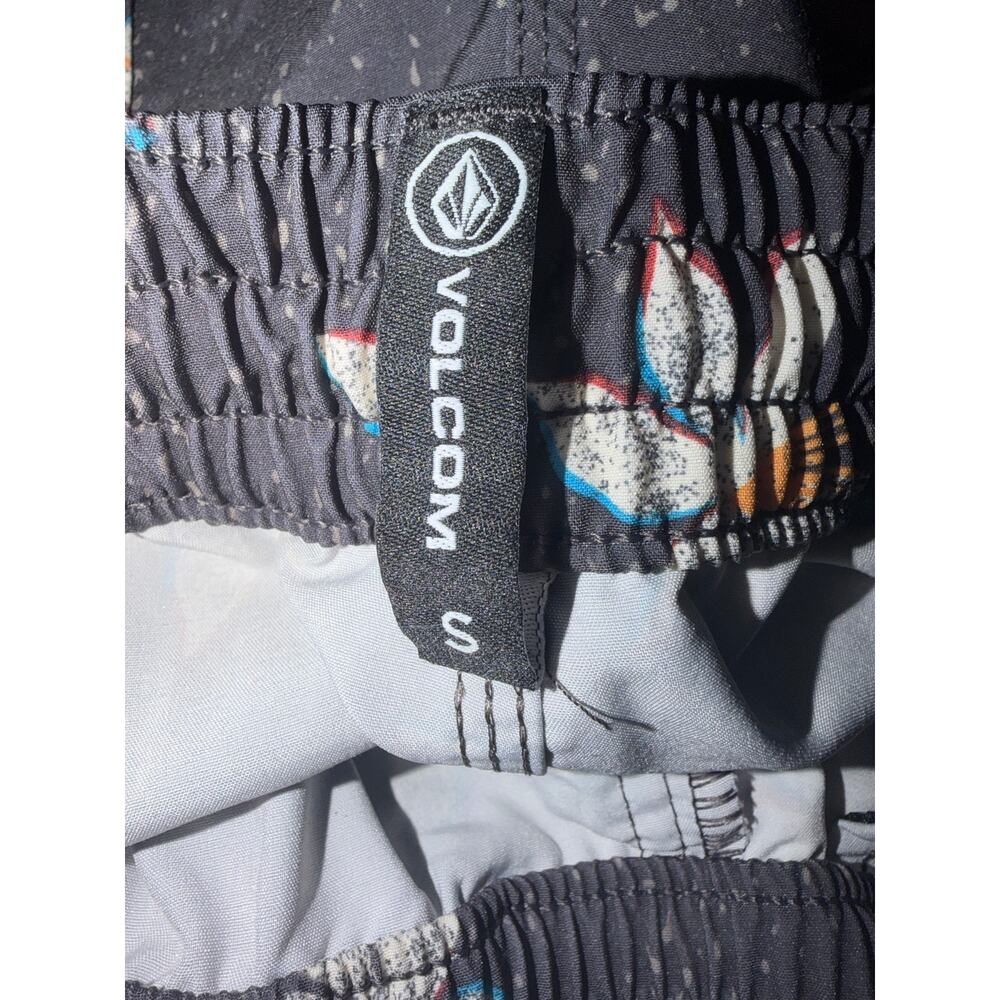 Volcom men’s black floral stretch surf swim shorts - Picture 5 of 12